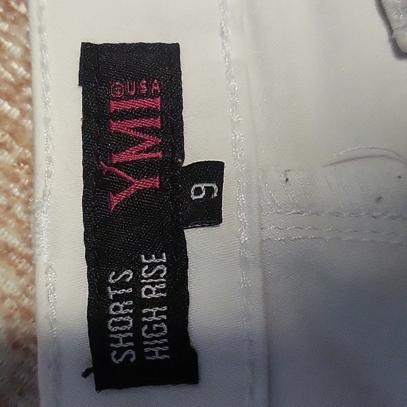 YMI WannaBettaButt White High-Rise Stretchy Cuffed 3" Inseam Shorts Size 9 - Picture 5 of 12